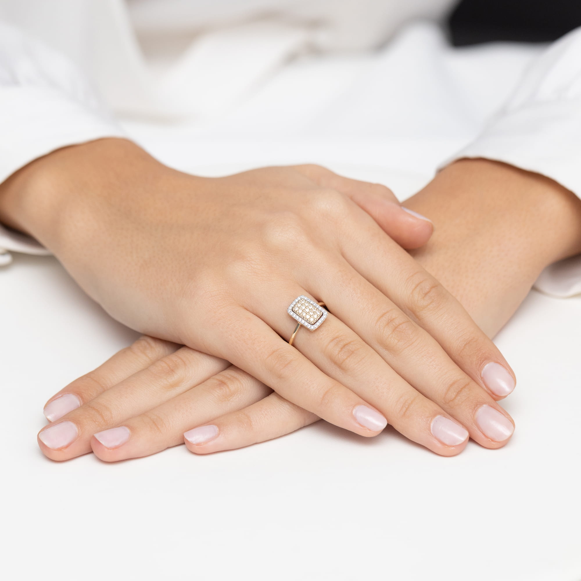 Pierścionek zaręczynowy z żółtego złota z brylantami 0.27ct 1
