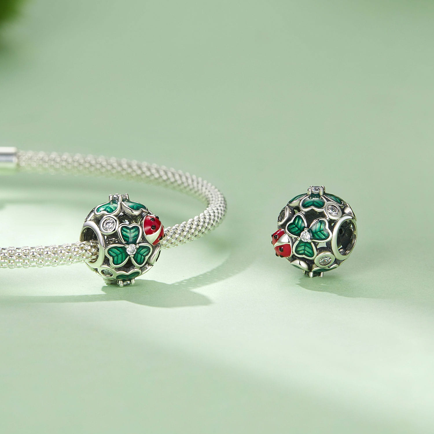 Charms Biedronka z koniczynką FUG010019 2