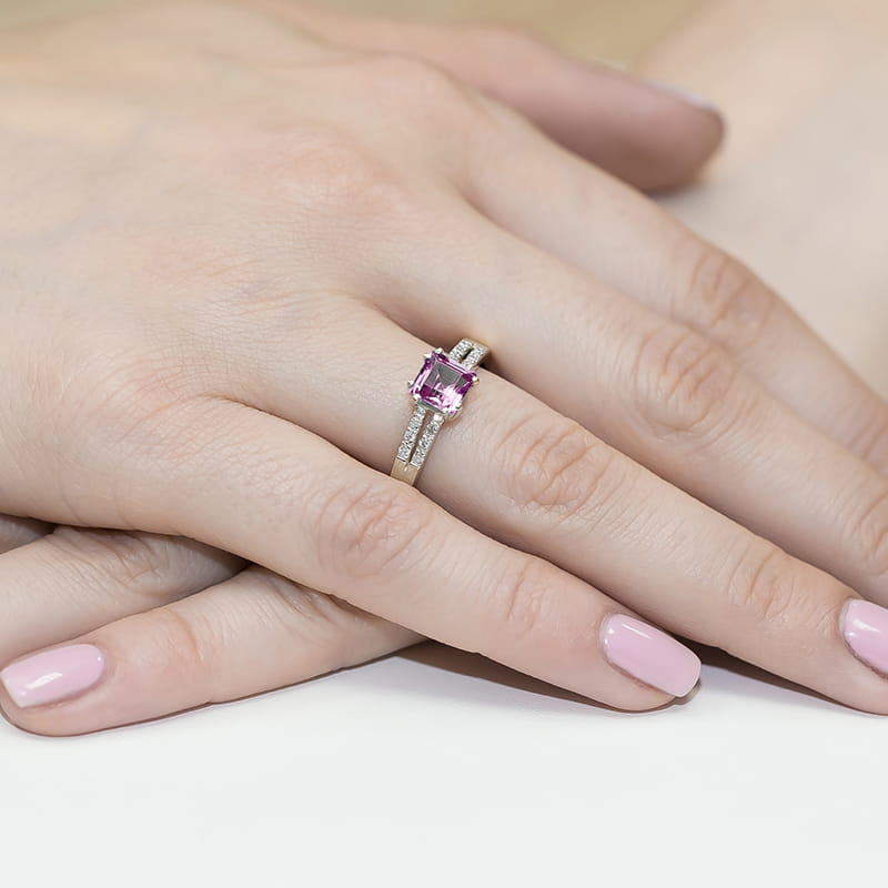 Pierścionek zaręczynowy z brylantami i różowym topazem 0.06ct 2
