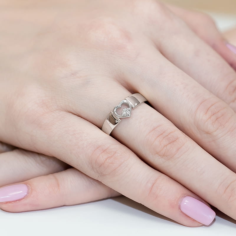 Pierścionek zaręczynowy z białego złota z brylantem 0.04ct 3