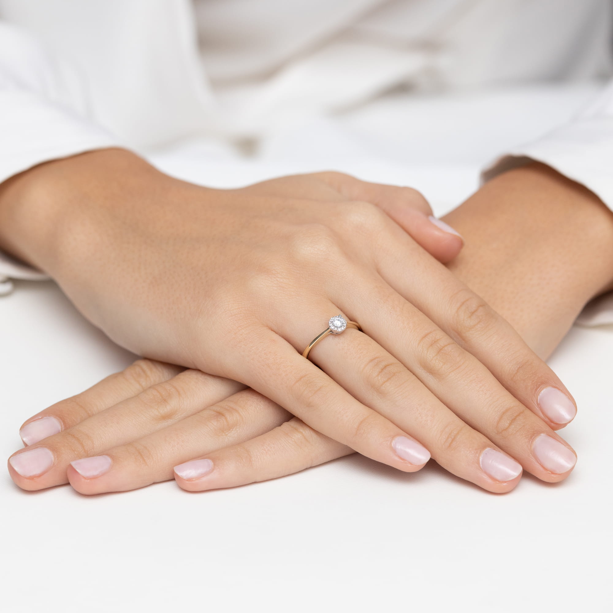 Pierścionek zaręczynowy z żółtego złota z brylantami 0.14ct 3