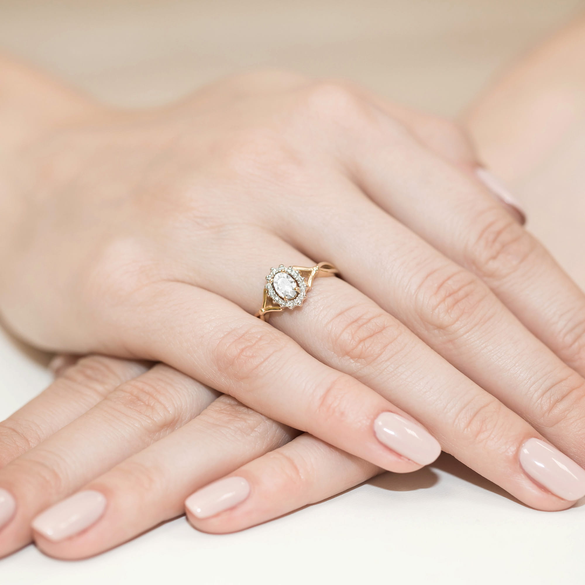 Pierścionek zaręczynowy z żółtego złota z diamentami laboratoryjnymi 0.52 ct 3