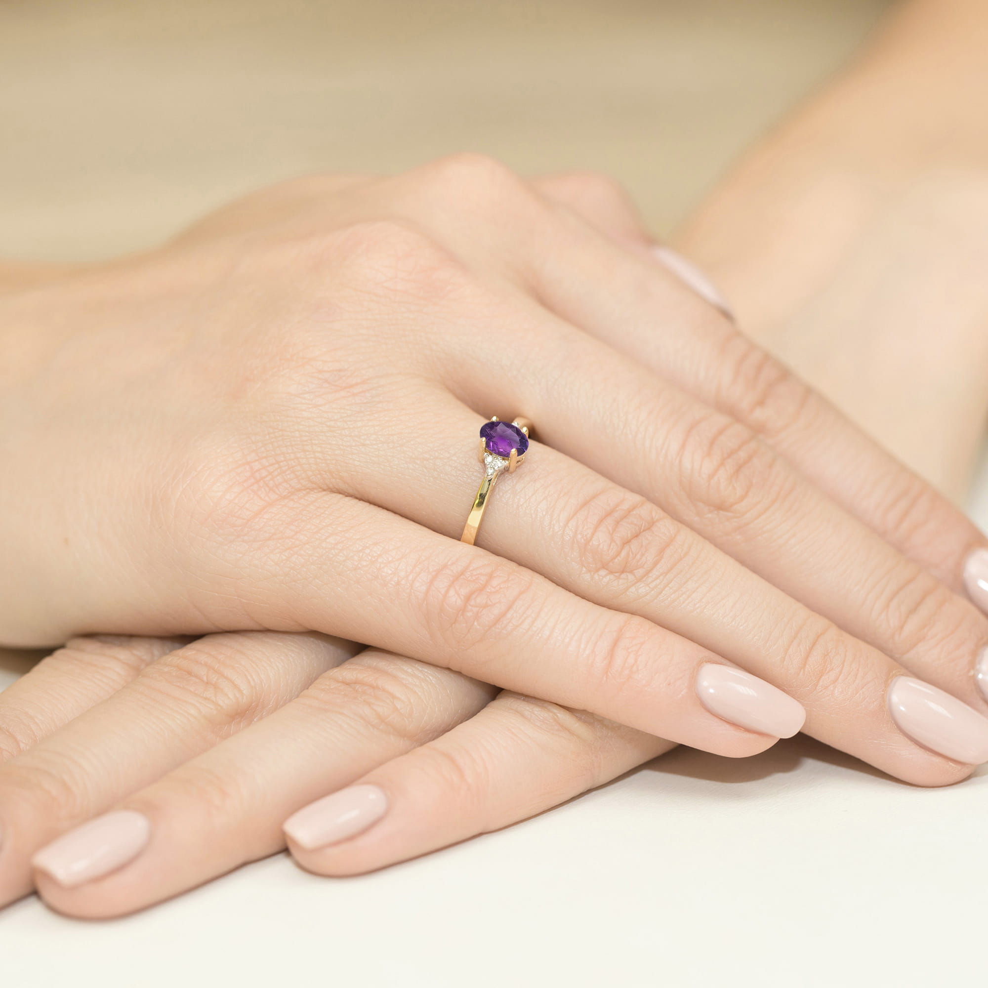 Pierścionek zaręczynowy z brylantami i ametystem 0.05 ct 1