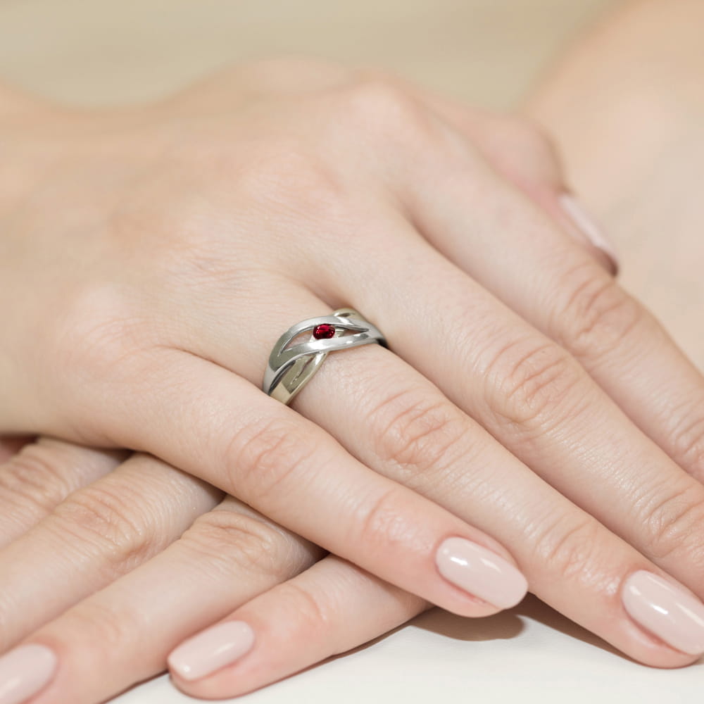 Pierścionek zaręczynowy z białego złota z rubinem 0.15ct 3