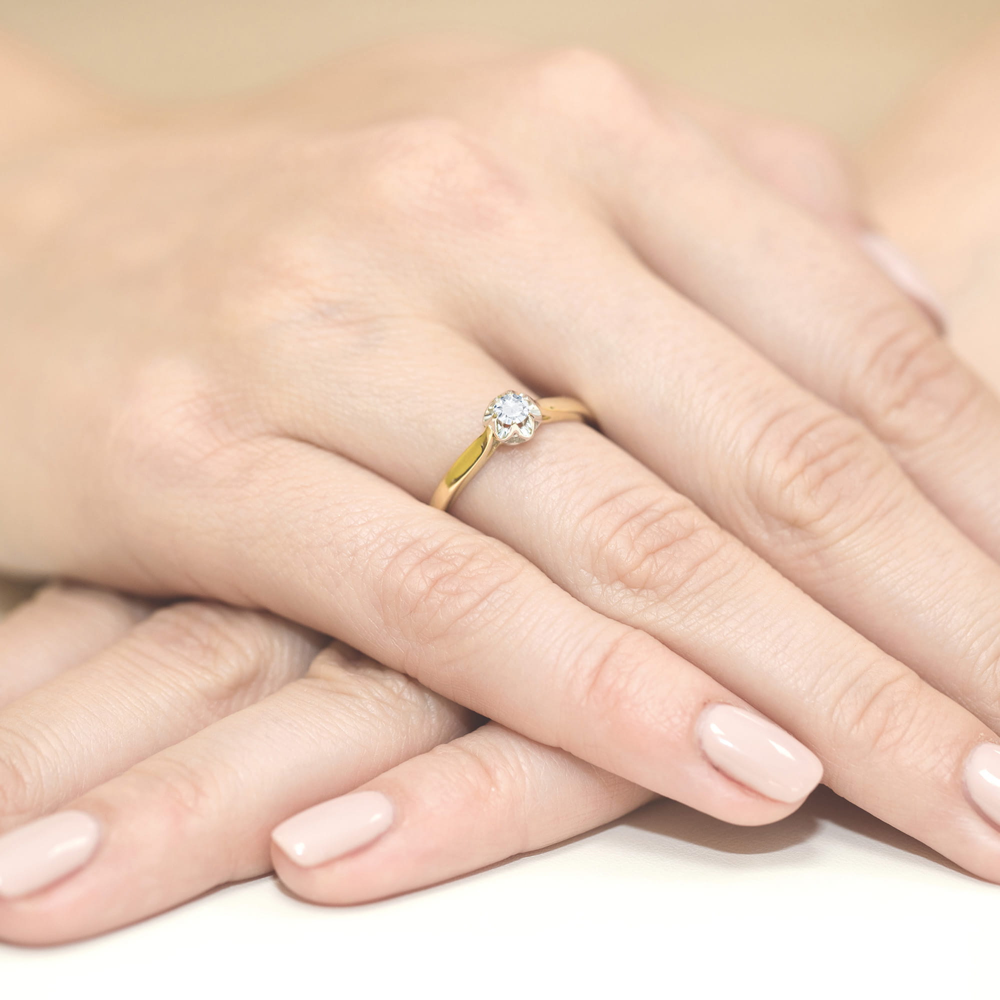 Pierścionek zaręczynowy z żółtego złota z diamentem laboratoryjnym 0.15ct 3