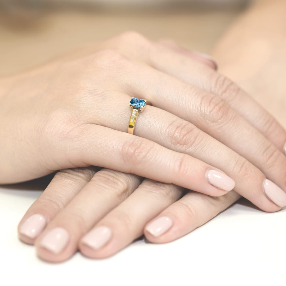 Pierścionek zaręczynowy z brylantami i topazem 0.04ct 2