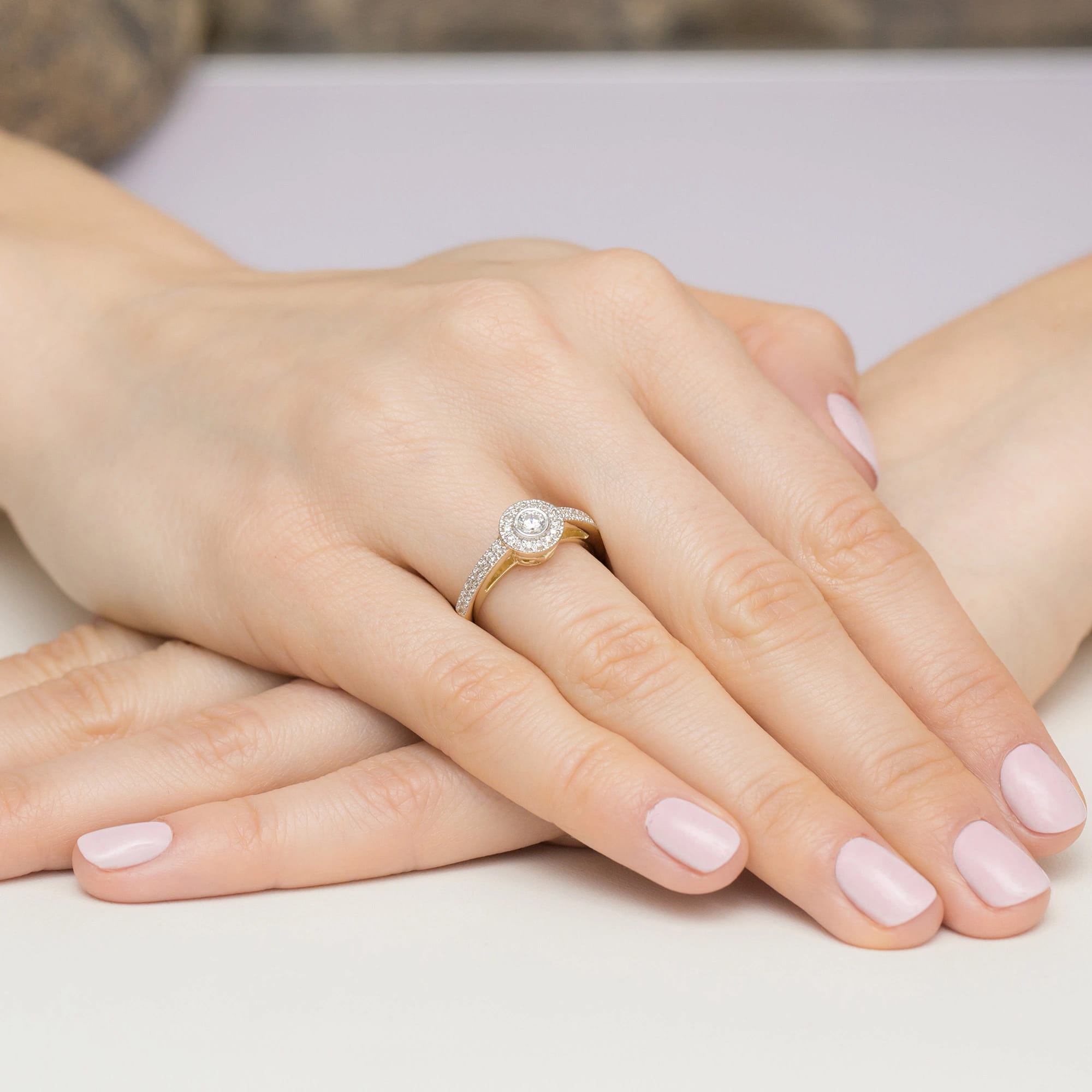 Pierścionek zaręczynowy z żółtego złota z brylantami 0.37 ct 4