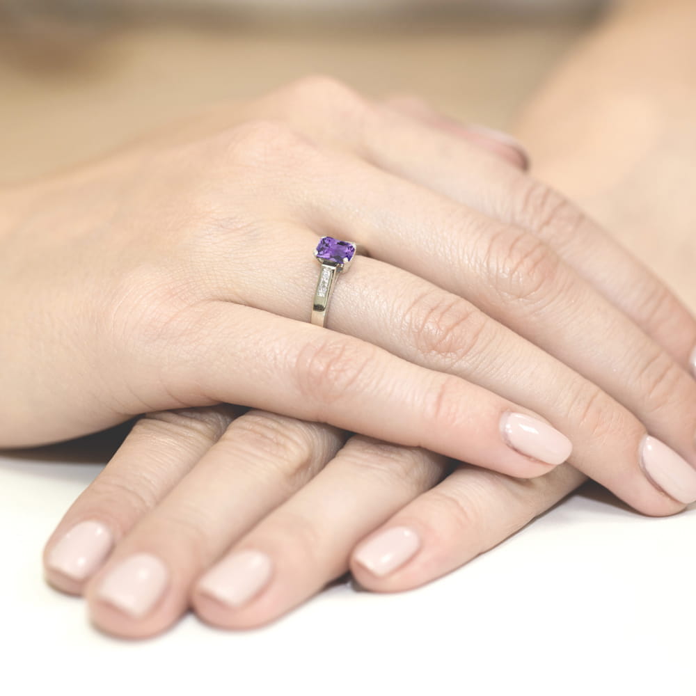Pierścionek zaręczynowy z białego złota z brylantami i ametystem 0.04ct 3