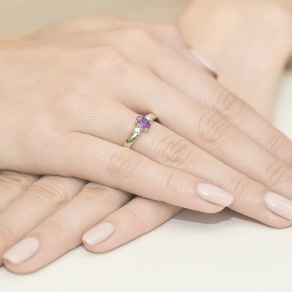 Pierścionek zaręczynowy z białego złota z brylantami i ametystem 0.08ct 2