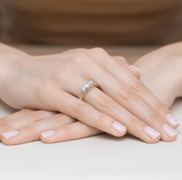 Pierścionek zaręczynowy z żółtego złota z brylantami 1.15 ct 1