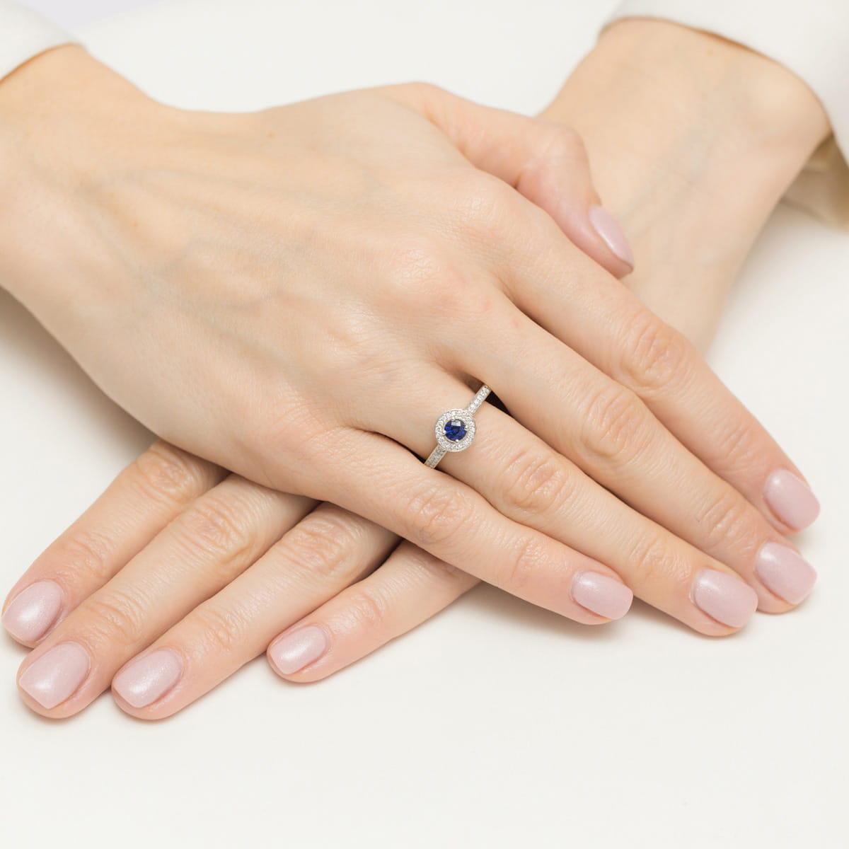 Pierścionek zaręczynowy z białego złota z brylantami i szafirem 0.34 ct 3