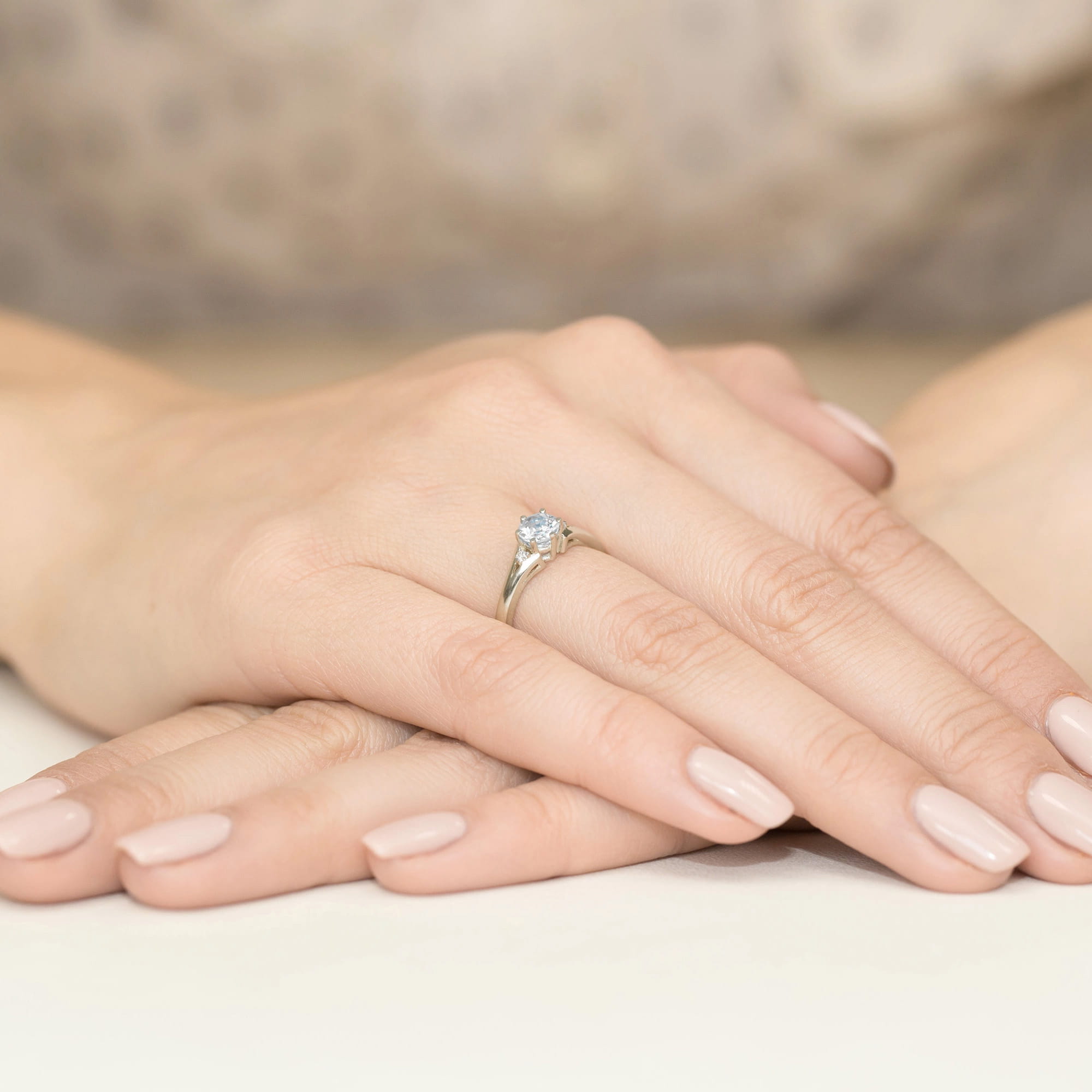 Pierścionek zaręczynowy z białego złota z białym szafirem i brylantami 0.60 ct 3
