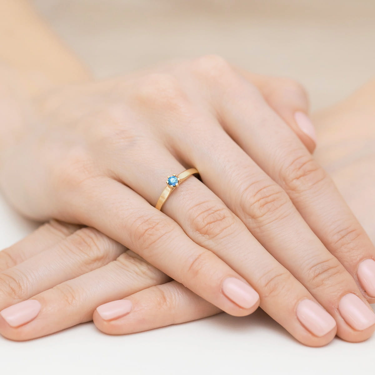 Pierścionek zaręczynowy z żółtego złota z topazem 0.15 ct 2