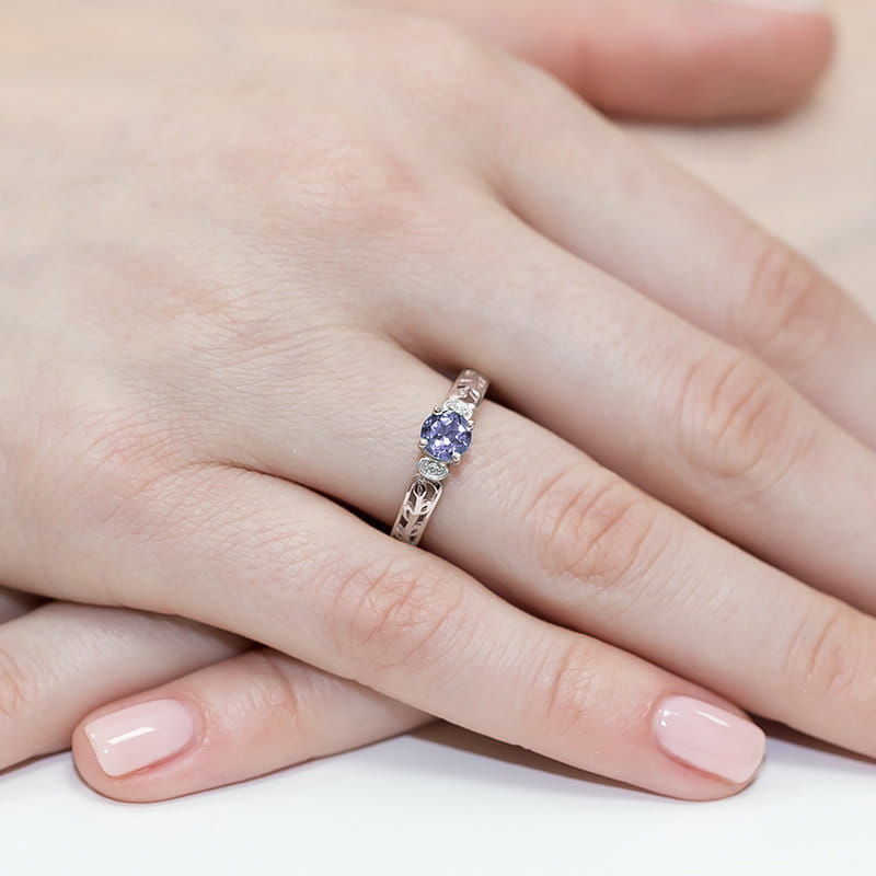 Pierścionek zaręczynowy z białego złota z brylantami i tanzanitem 0.02 ct 4