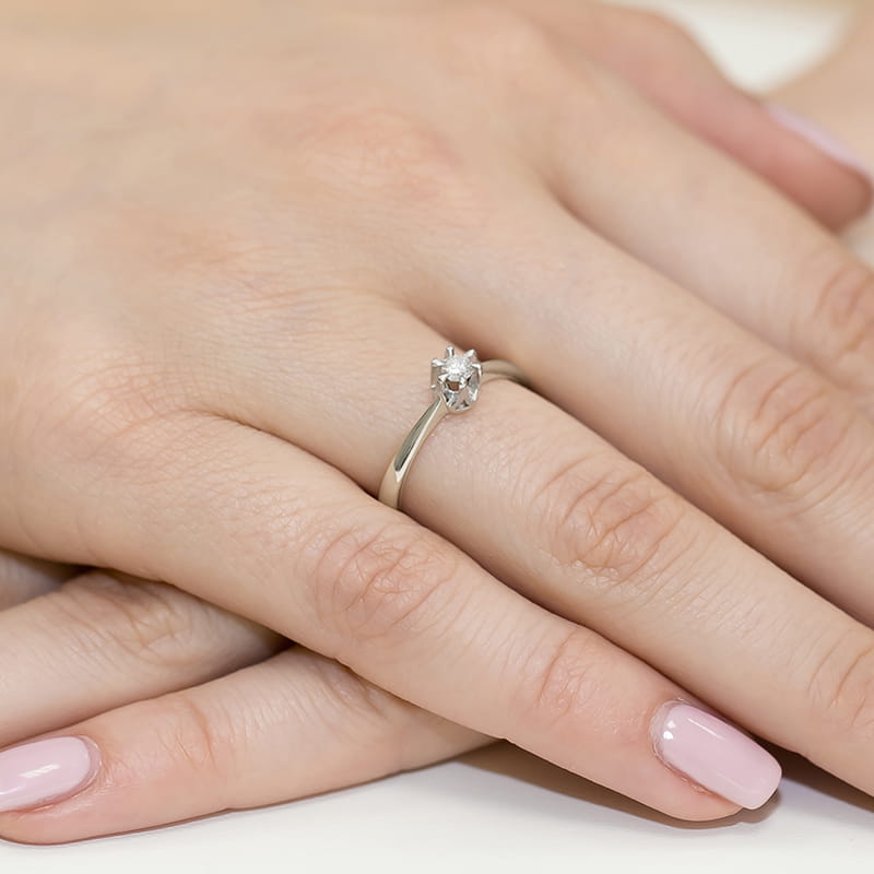 Pierścionek zaręczynowy z białego złota z brylantem 0.20ct 1