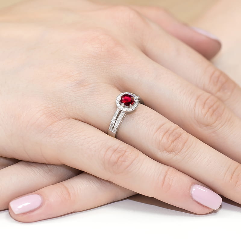 Pierścionek zaręczynowy z białego złota z brylantami i rubinem 0.20 ct 1