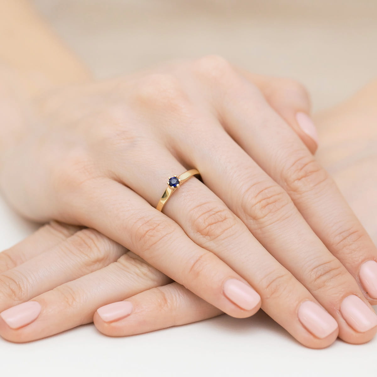 Pierścionek zaręczynowy z żółtego złota z szafirem 0.15ct 2