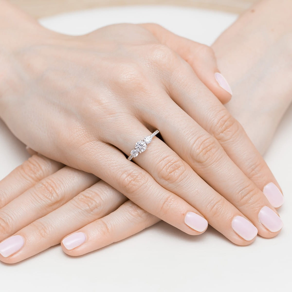 Pierścionek zaręczynowy z dwukolorowego złota z brylantem 0,89 ct 4